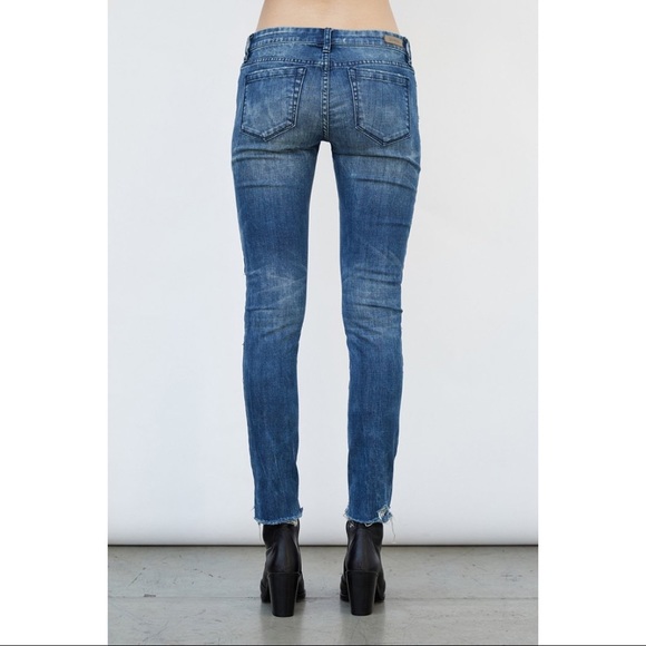 BLANK NYC rare embroidered distressed jeans with slit knees and frayed hems - Picture 2 of 12